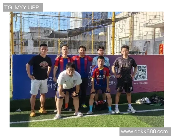 从街头到绿茵场世界足球明星的成长之路与奋斗历程